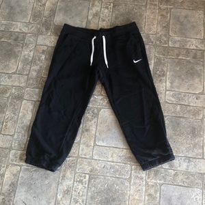 Nike Capri joggers women’s medium